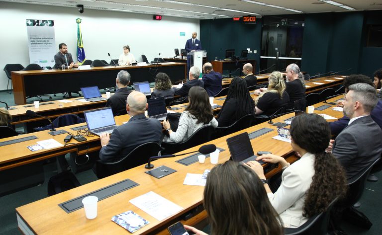 Câmara debate regulação de plataformas digitais com foco na concorrência