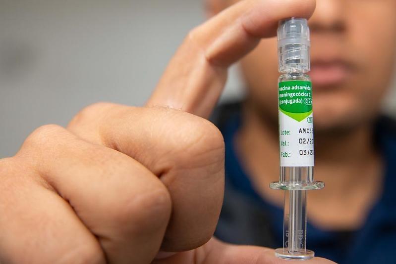 Governo Lula deixou vacina contra meningite B fora do SUS; na rede privada custa até R$ 750