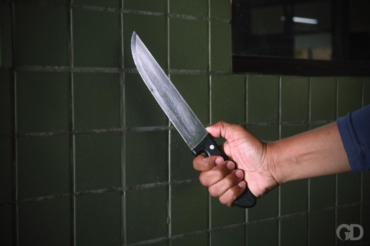 Jovem de 20 anos foi amarrado e morto com 6 facadas dentro de casa no interior