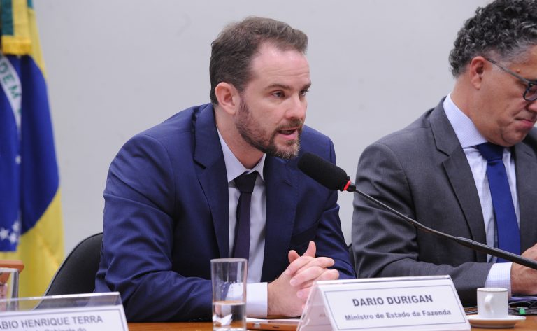 Ministro da Fazenda defende fim da jornada 6x1 em debate na Câmara