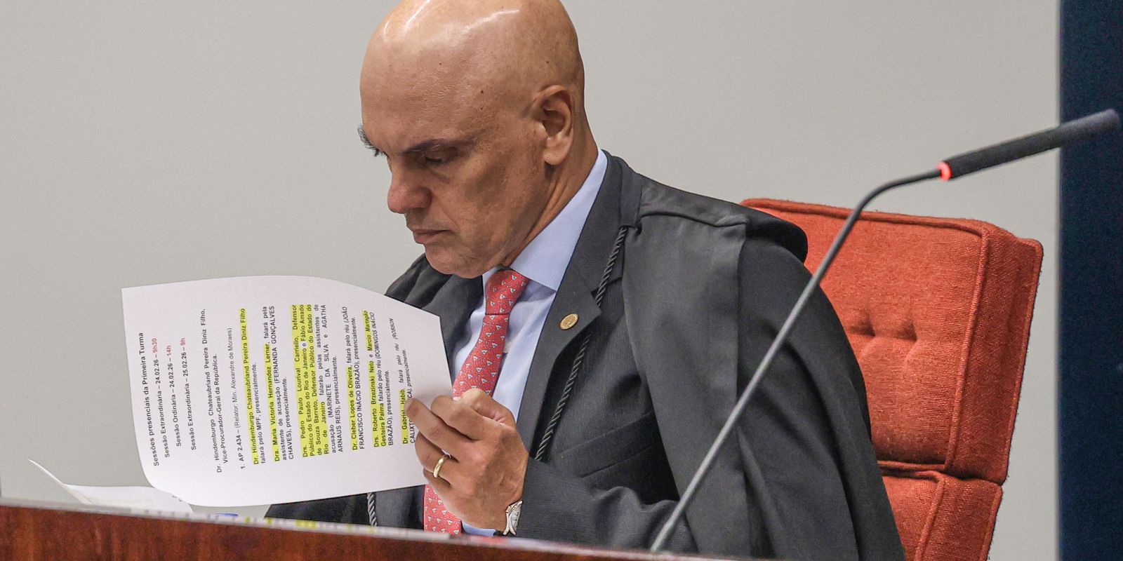 STF exige providências do governo para extradição de Carla Zambelli