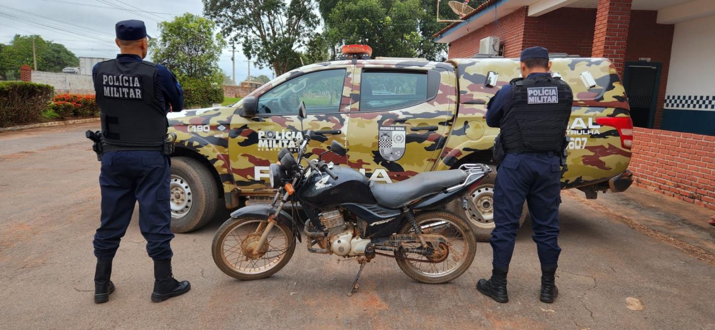 Moto Roubada Há 12 Anos é Descoberta no Interior de Rosário Oeste Após Suspeito Tentar Enganar a Polícia