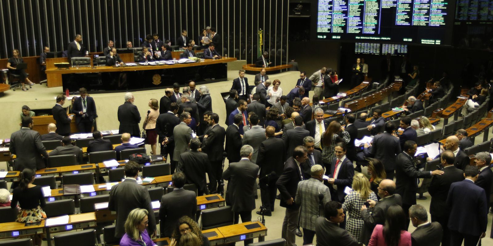 Congresso derruba veto e municípios inadimplentes acessam recursos federais