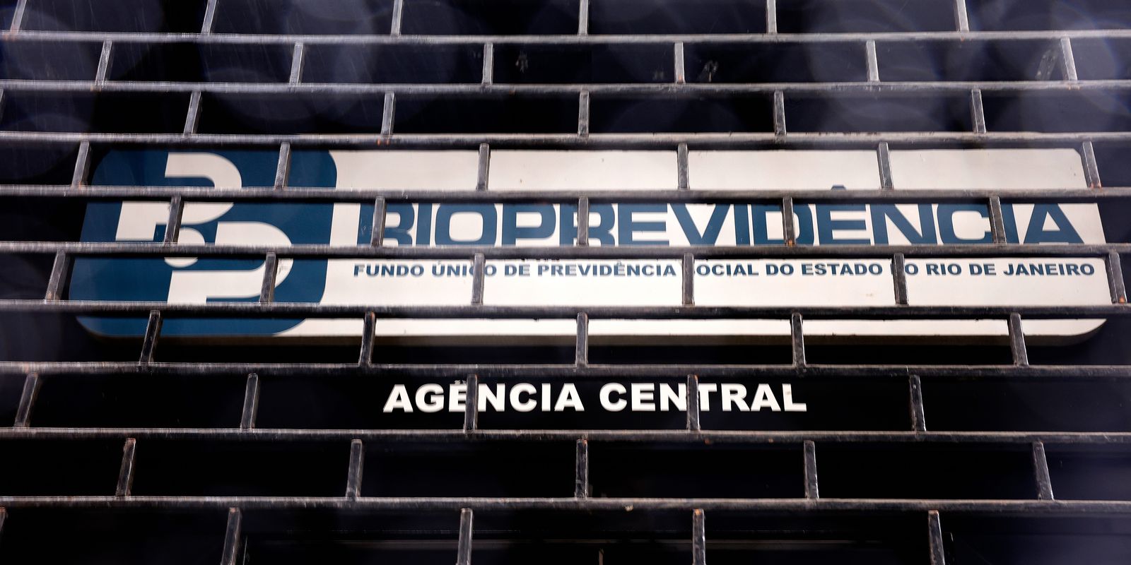 Operação Compliance Zero investiga Cláudio Castro por aportes bilionários da RioPrevidência no Banco Master