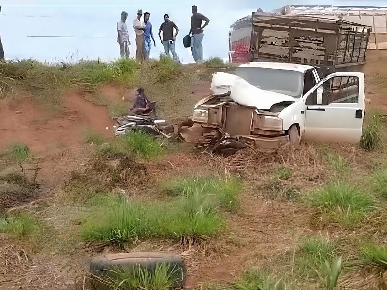 Pai e bebê de 8 meses morrem após batida provocada por buracos na pista