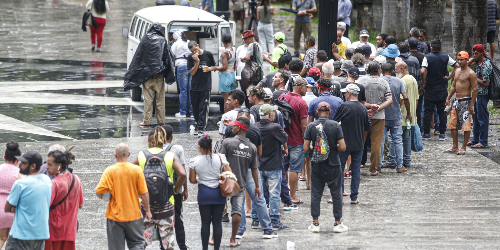 População em situação de rua atinge 388 mil segundo CadÚnico; UFMG destaca liderança de São Paulo