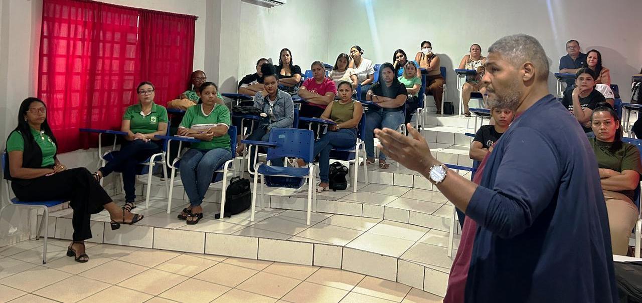 Prefeitura de Rosário Oeste realiza formação dos profissionais contratados para atuar como apoio escolar