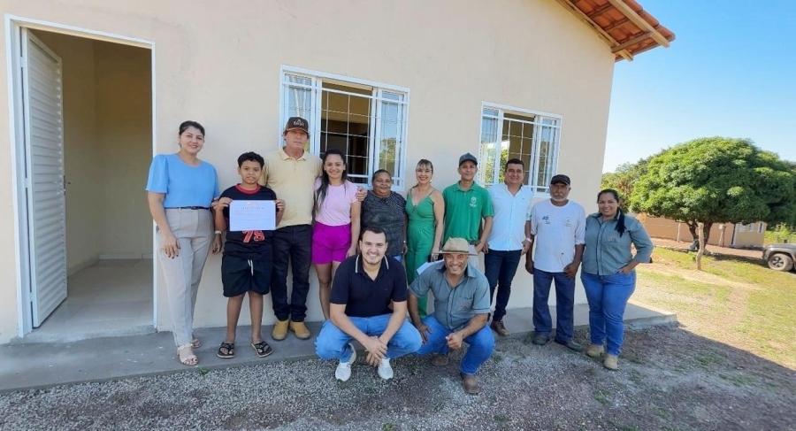 Rosário Oeste retoma entrega de casas do PNHR e realiza sonho da moradia própria na zona rural