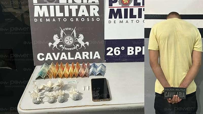 Suspeito tenta esconder drogas ao ver viatura, mas acaba preso em Nova Mutum