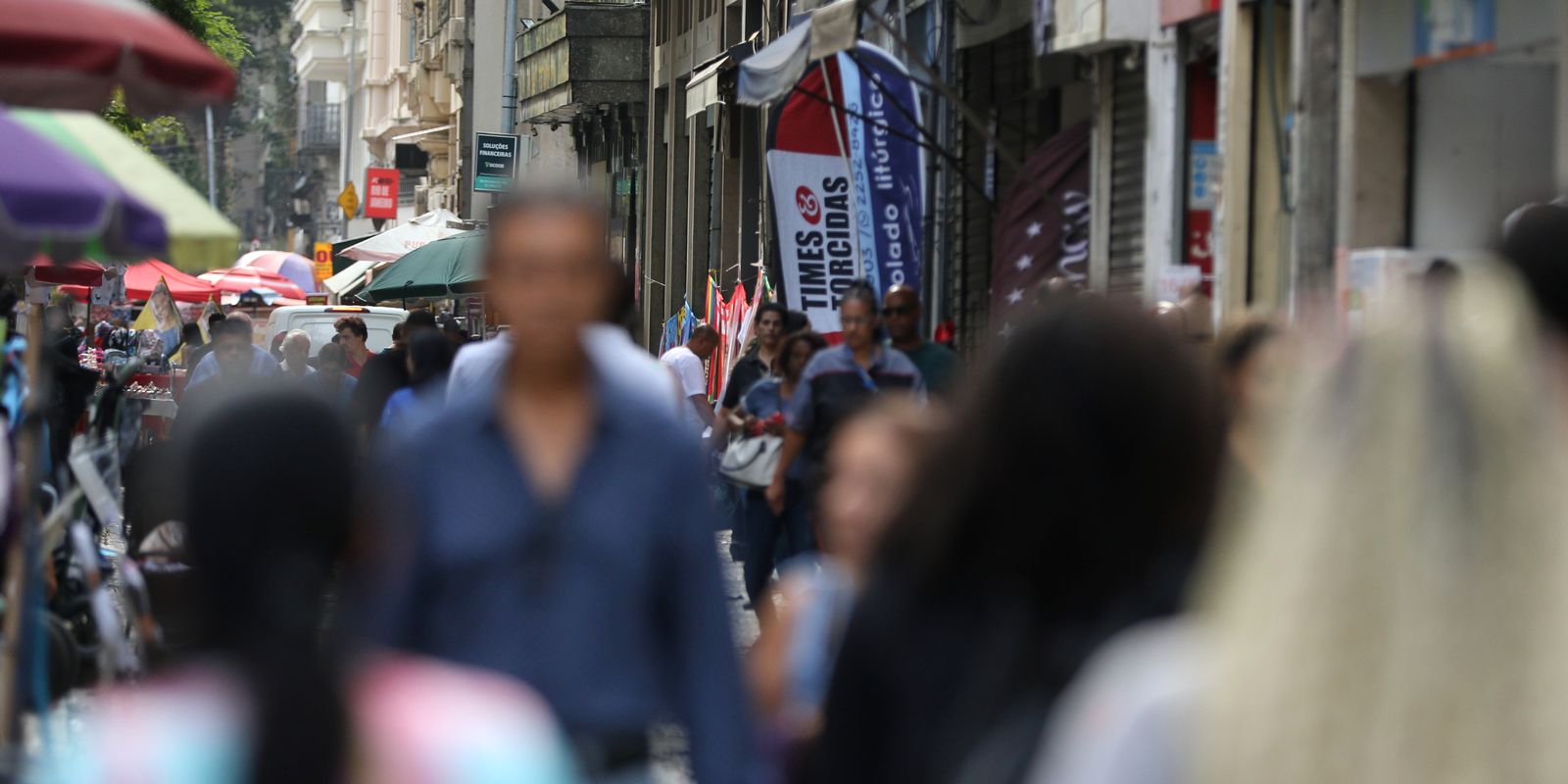 Desemprego de pretos é 55% superior ao de brancos, aponta IBGE