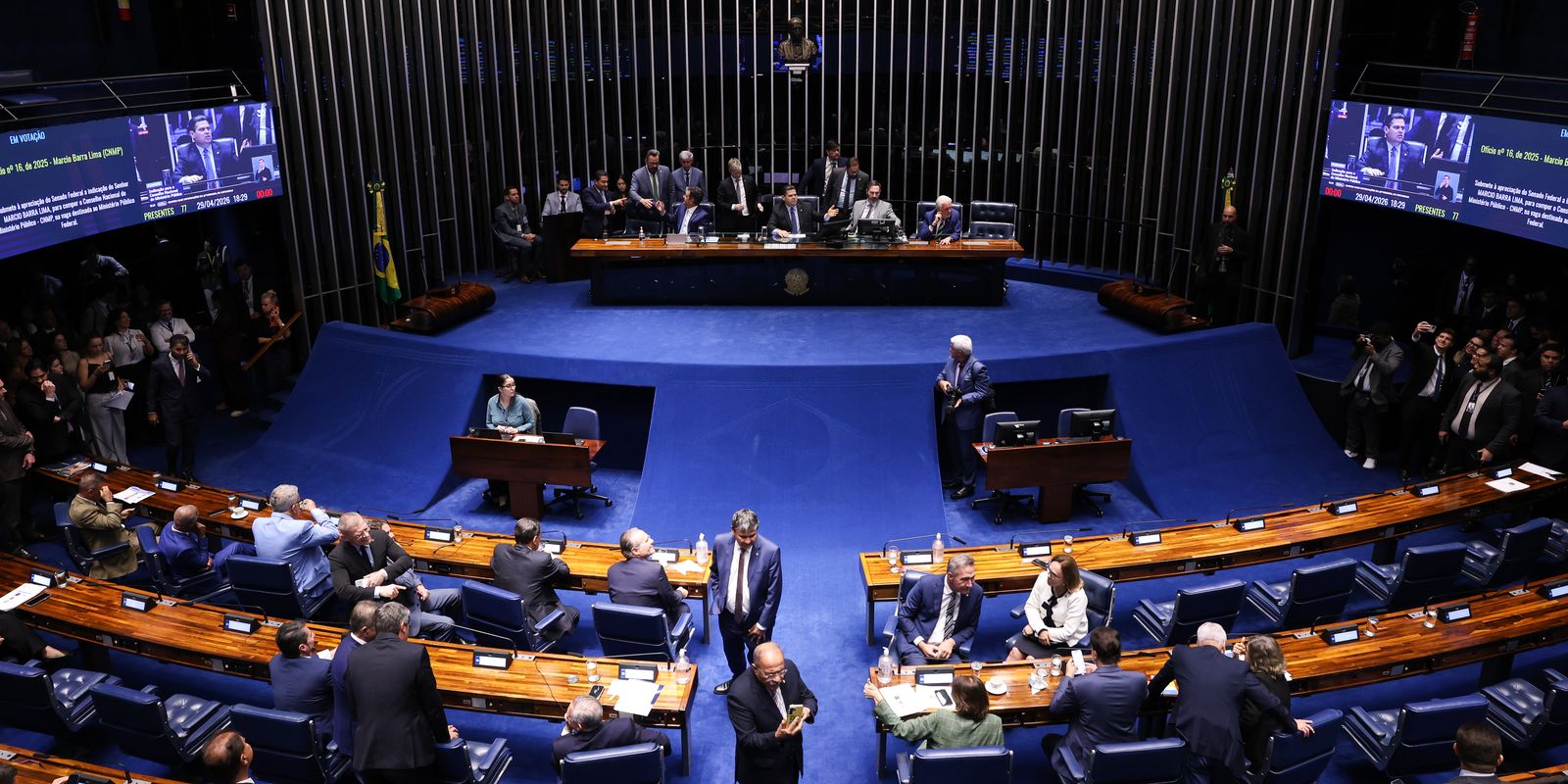 Davi Alcolumbre adia votação da PEC que visa acabar com escala 6x1 no Senado