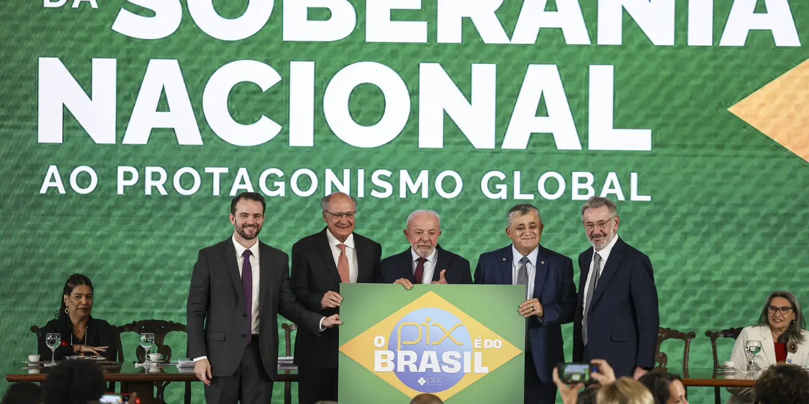 Durigan reafirma soberania nacional e defende Pix em reunião do Conselhão