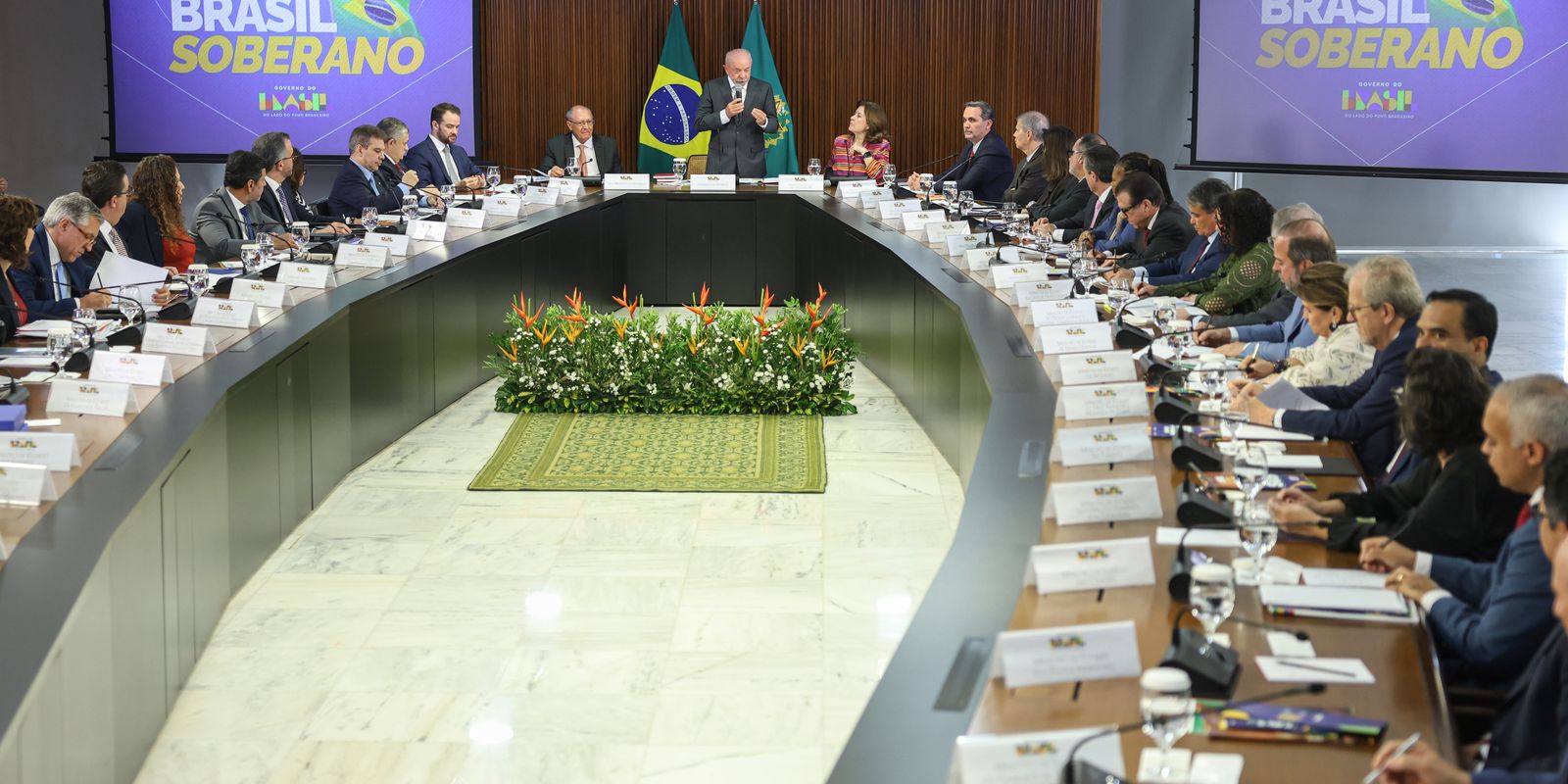 Brasil busca novos parceiros comerciais após taxação dos Estados Unidos