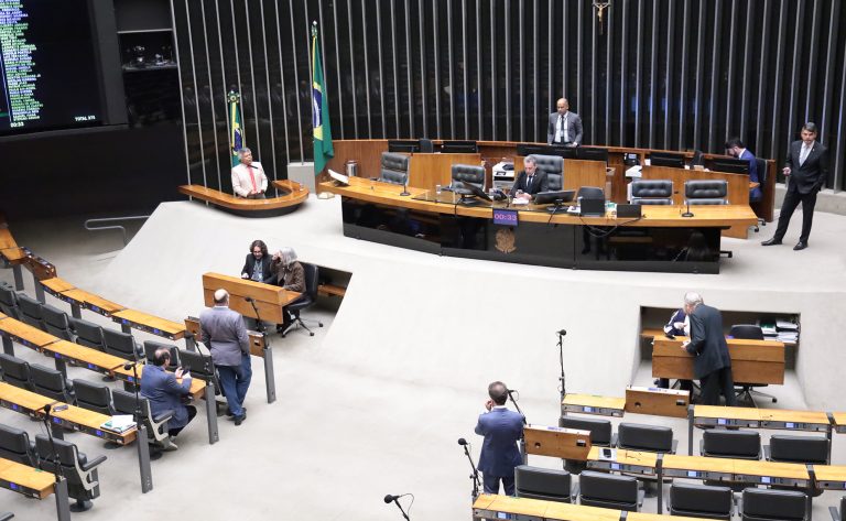 Câmara dos Deputados aprova redução de prazo para benefício fiscal em importação de cacau