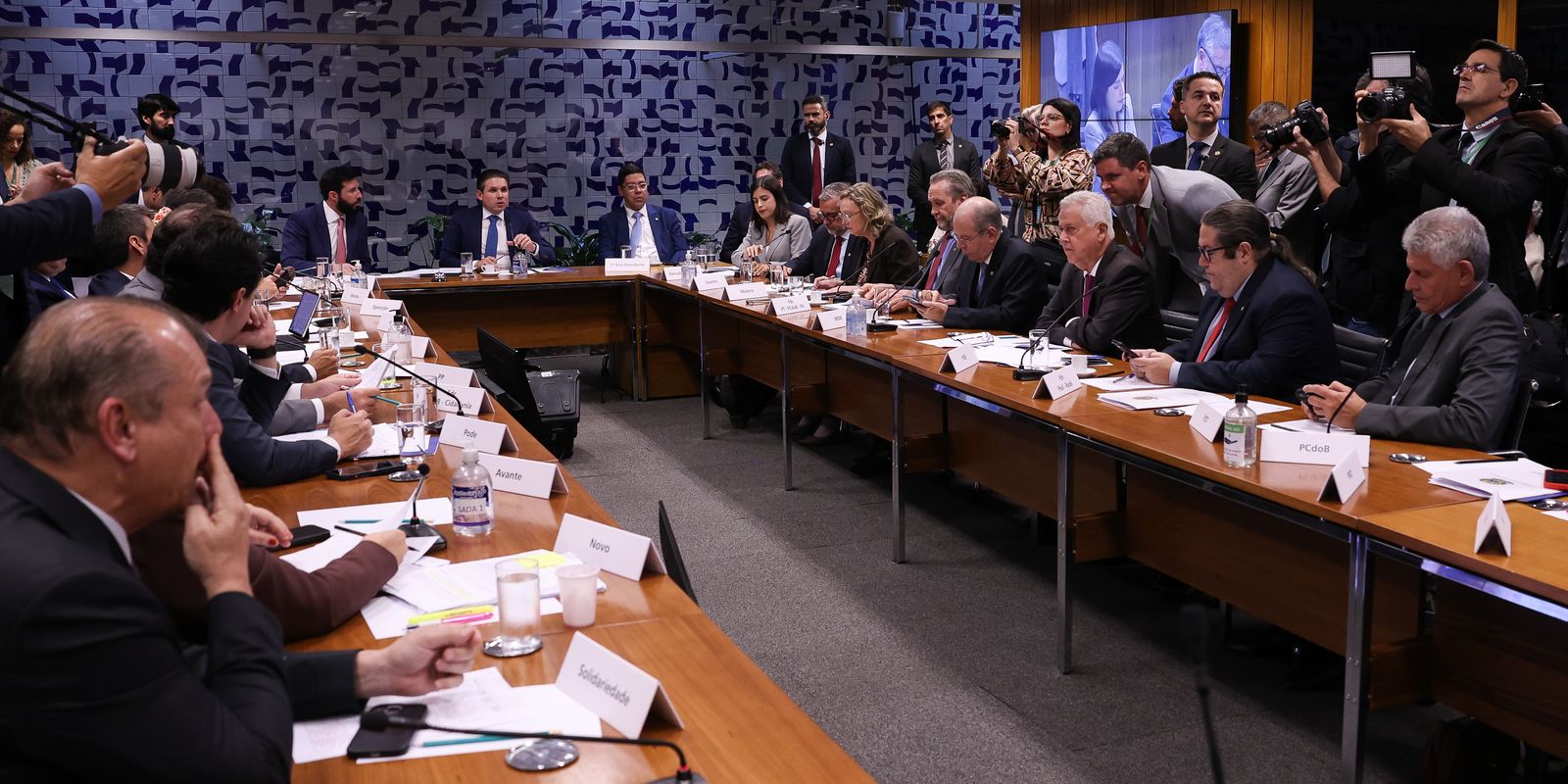 Governo retira urgência de PL sobre escala 6x1 na Câmara e libera pauta