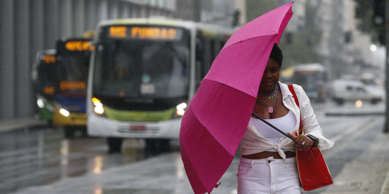 Chuva no Rio de Janeiro força cancelamento de show em arena de transmissão de jogo do Brasil