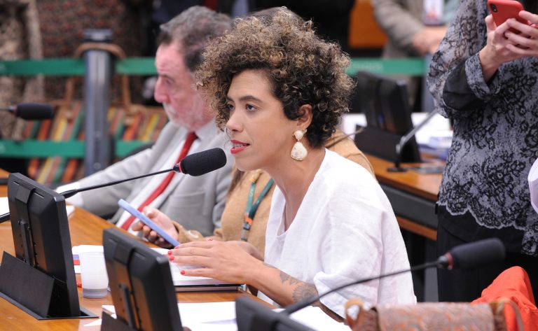 Câmara aprova projeto que facilita acesso ao Minha Casa, Minha Vida para vítimas de violência doméstica com medida protetiva