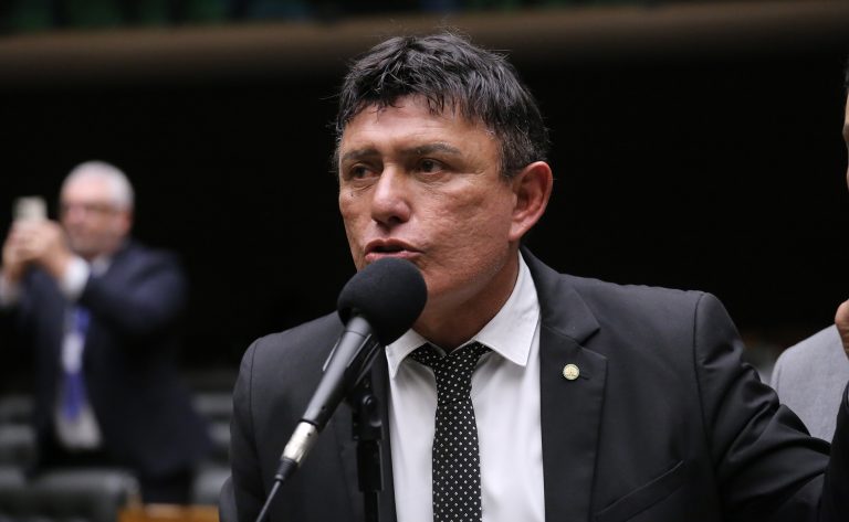 CCJ da Câmara aprova proposta que autoriza técnico industrial a emitir TRT para registro de imóvel