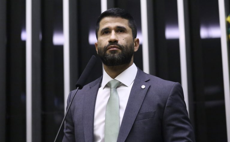 Câmara aprova reconhecimento da certificação de bombeiro mergulhador para atividade profissional