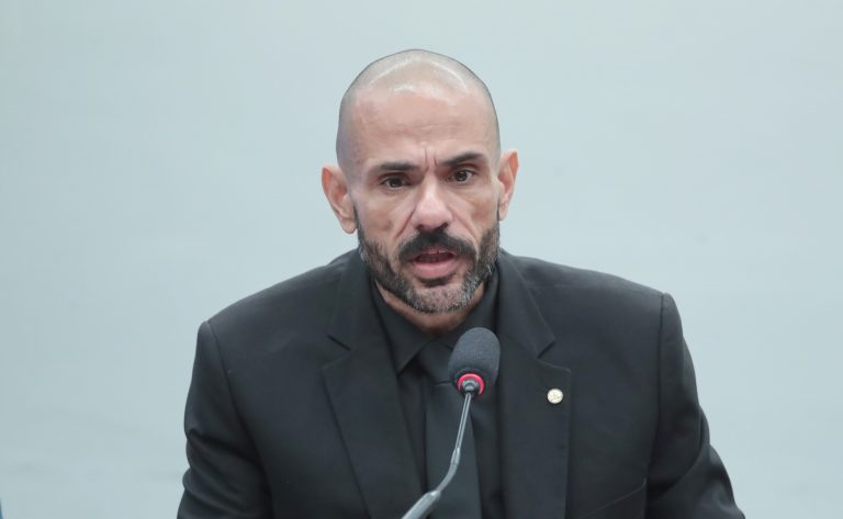 Comissão da Câmara aprova selo para comércios que oferecem desconto a agentes de segurança