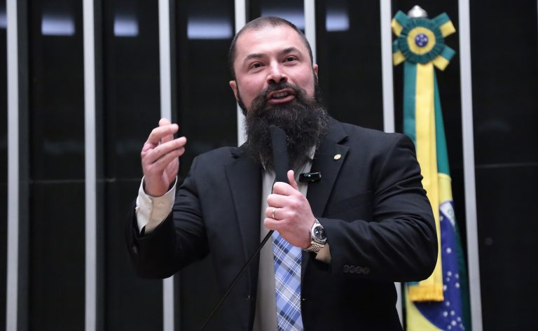 Comissão da Câmara aprova uso do FGTS para compra de armas de fogo e munições para defesa pessoal