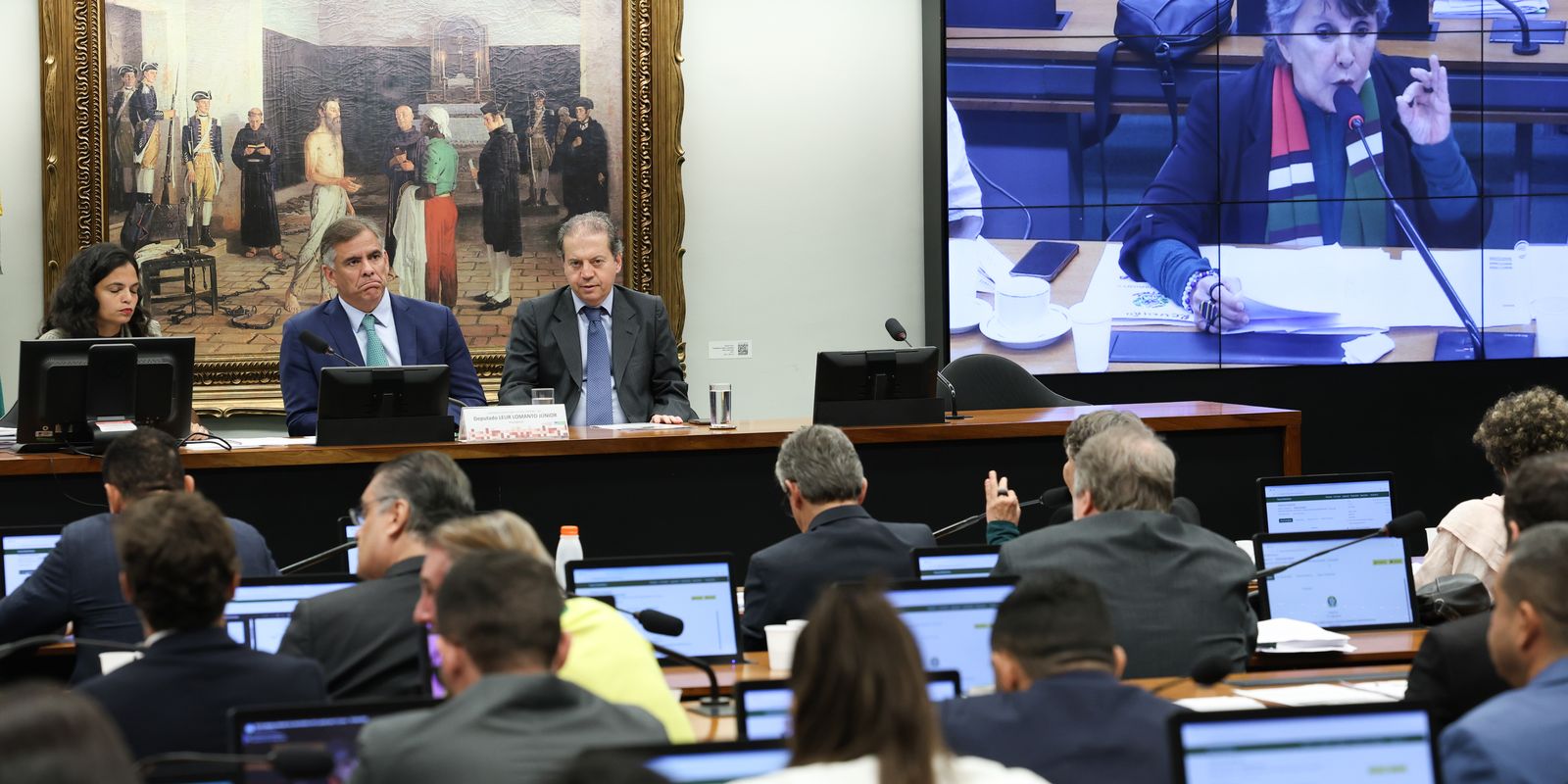 CCJ da Câmara aprova redução da maioridade penal para 16 anos