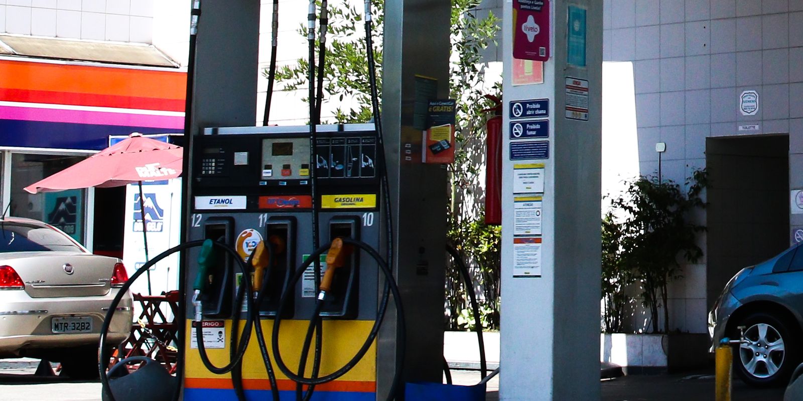 Queda da gasolina em maio alivia IPCA impulsionada por etanol e subvenção governamental