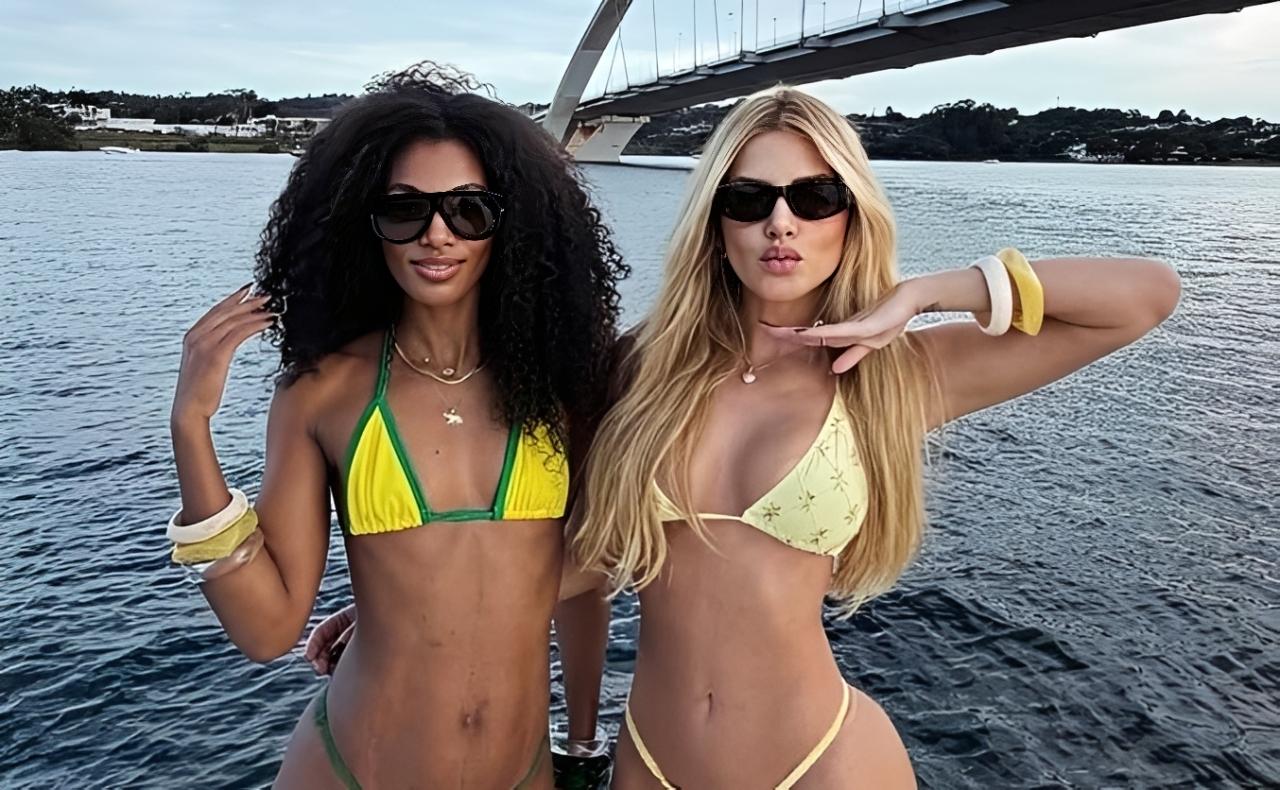 De biquíni, Erika Schneider e Tina Calamba mostram shape em barco