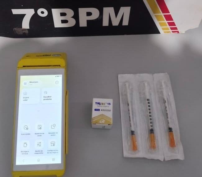 Dois adolescentes foram apreendidos durante entrega de remédio para emagrecimento em Rosário Oeste. Homem de 42 anos é investigado