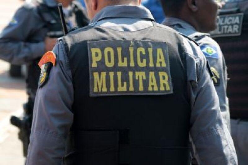 Homem destrói bar, furta cerveja e persegue a própria mãe com faca em Colniza