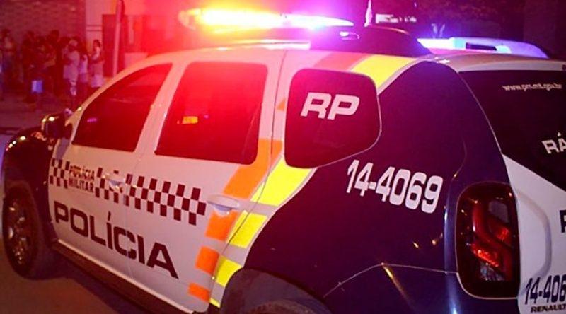 Homem humilha companheira na rua e é esfaqueado na mão esquerda por ela