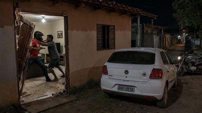 Homem sofre atentado após criminosos irem atrás do filho por dívida com facção