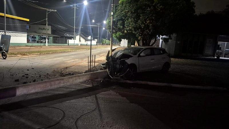 Mais um Jovem perdeu controle de carro e bateu em poste em Diamantino