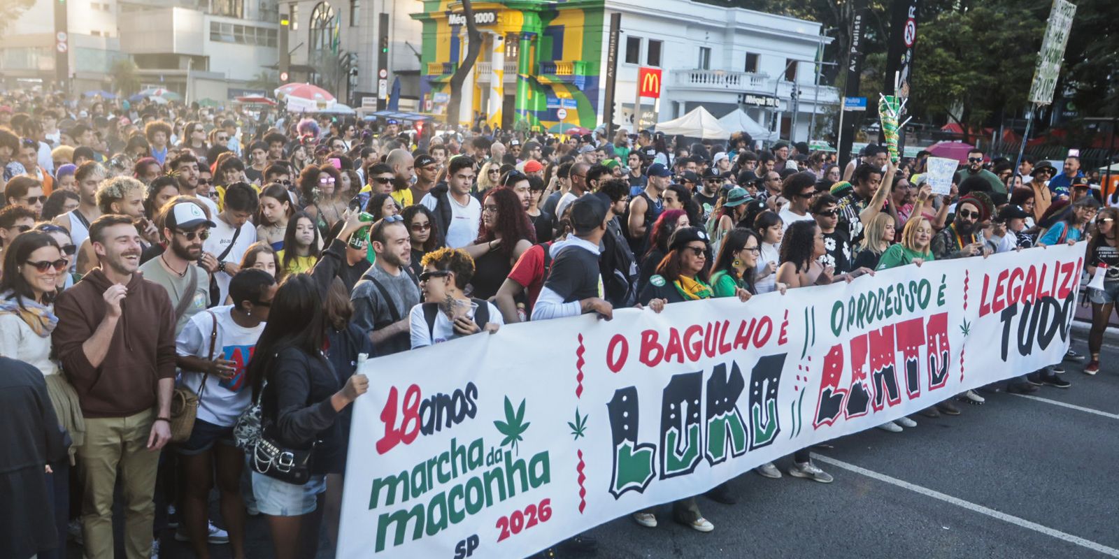 Milhares marcham em São Paulo pela legalização da maconha e uso da cannabis medicinal