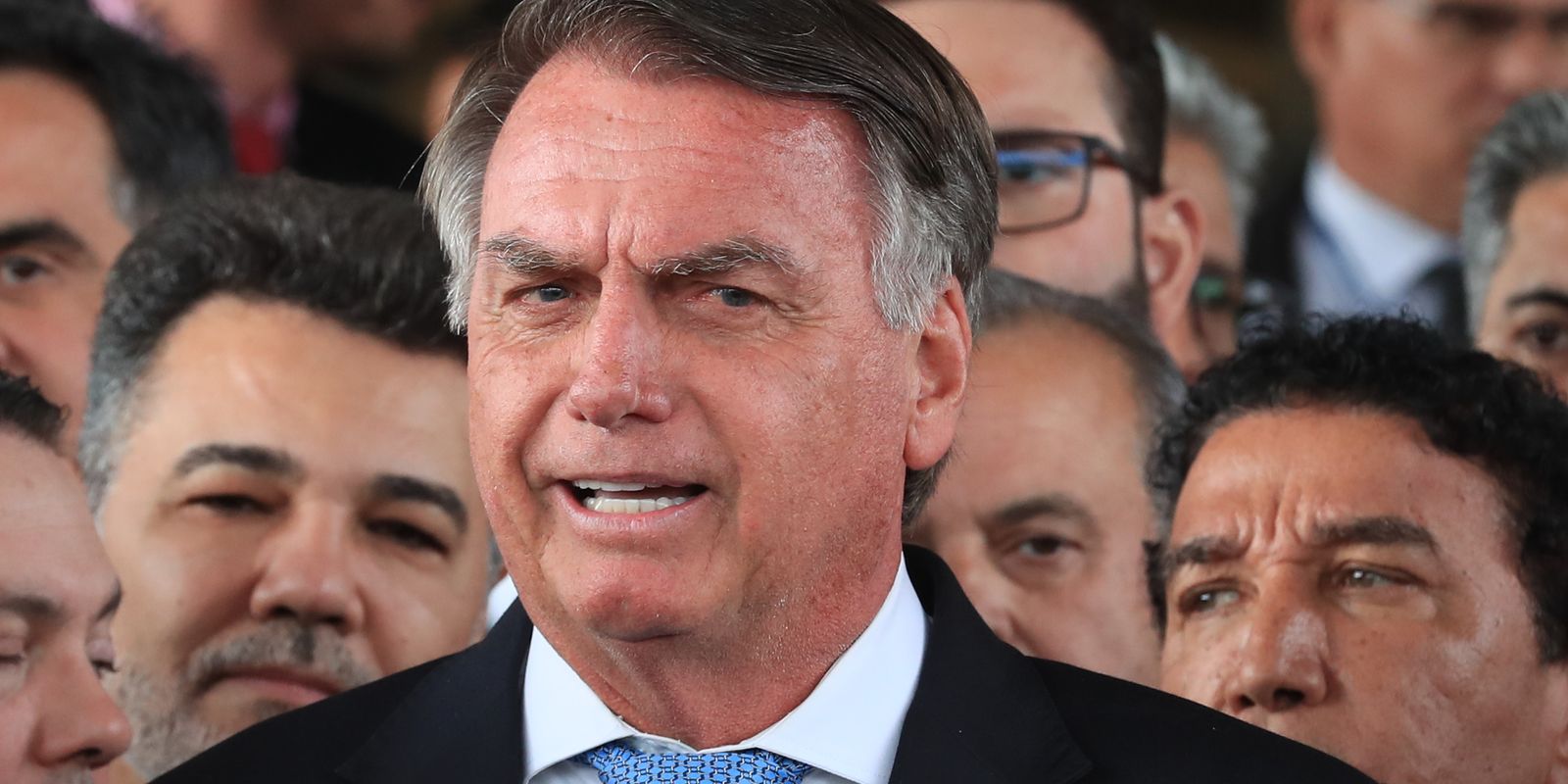 Moraes autoriza defesa de Bolsonaro a acompanhar depoimento sobre arma de fogo
