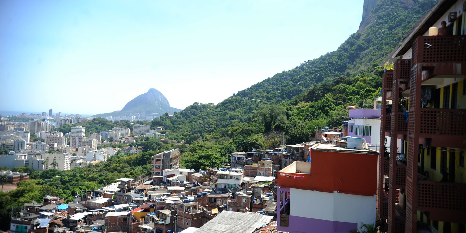 Operação Contenção na comunidade Dona Marta, Rio, prende seis suspeitos e deixa homem baleado