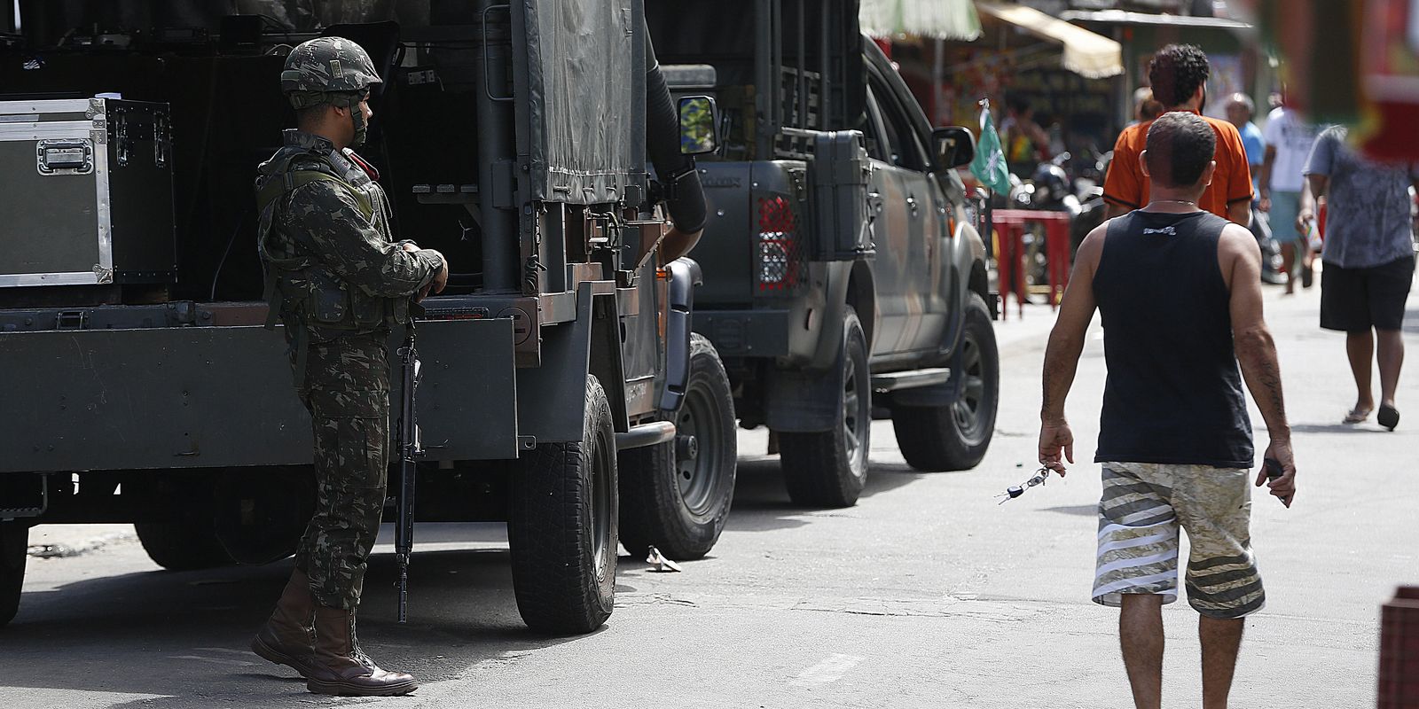 Operação policial na Maré mira facção TCP com 56 mandados no Rio