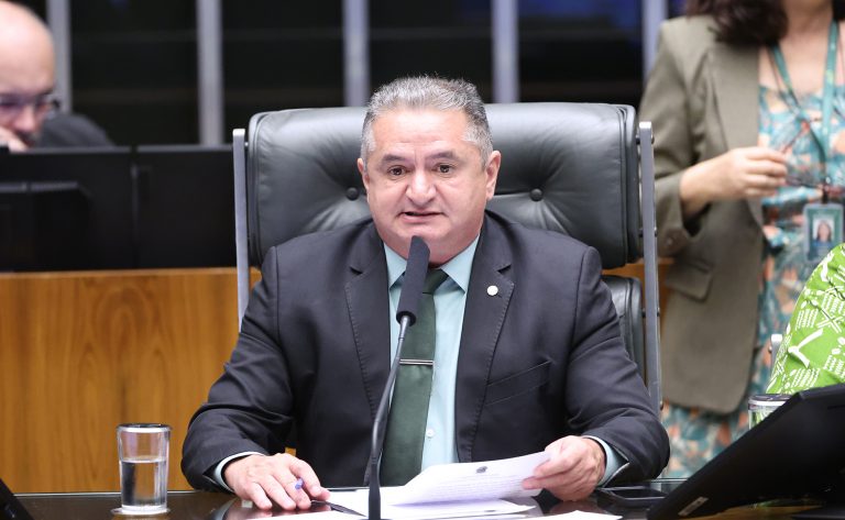 Câmara analisa projeto que obriga manutenção de imóveis abandonados