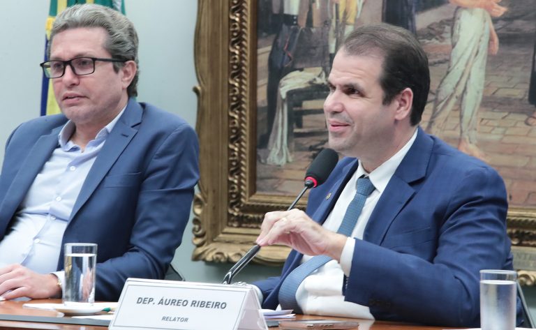 Relator propõe amplas mudanças no Código de Trânsito Brasileiro, incluindo habilitação de jovens