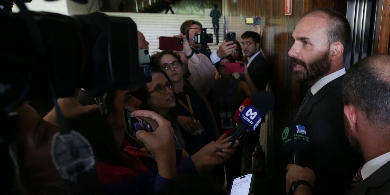 STF condena Eduardo Bolsonaro a 4 anos de prisão e inelegibilidade