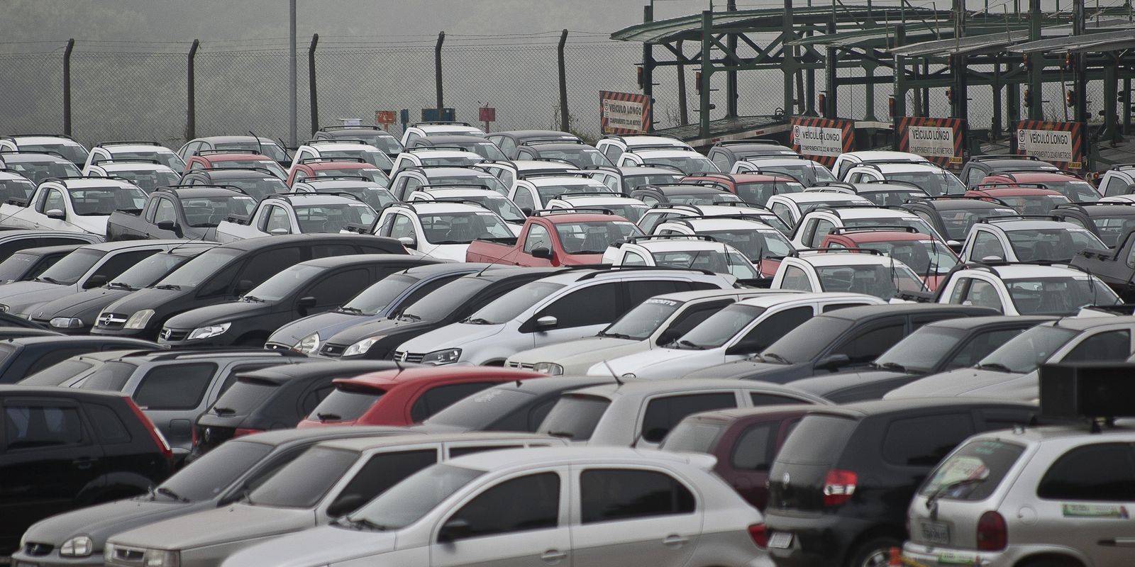 Fenabrave: venda de veículos novos no Brasil sobe 15% até maio, impulsionada por programas