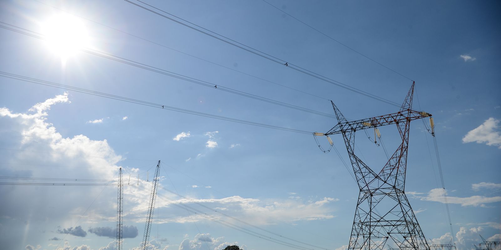 Aneel sorteia quatro lotes em leilão de transmissão de energia