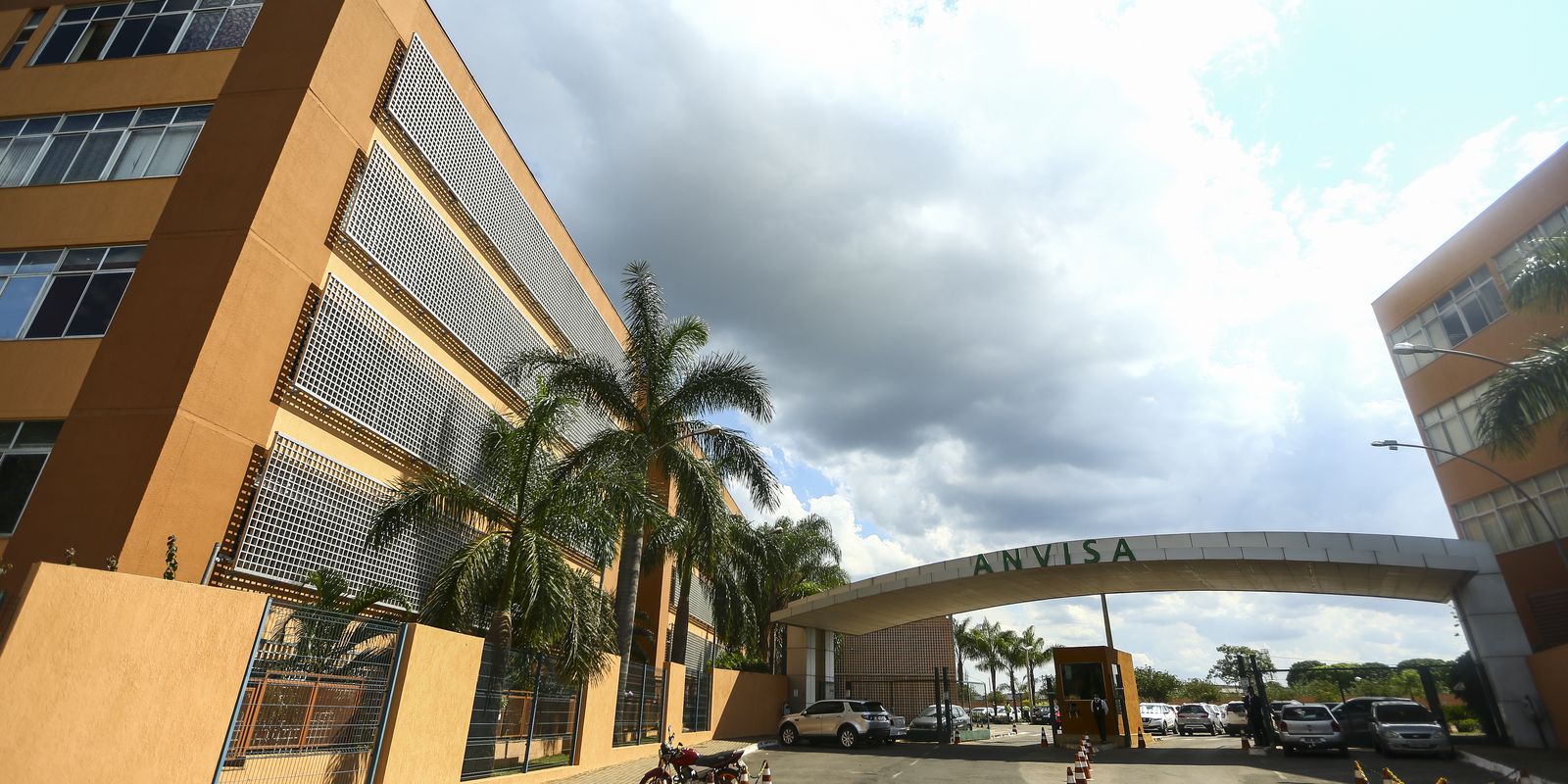 Anvisa determina apreensão de lotes falsificados do Mounjaro e proíbe produtos sem registro