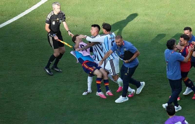 Argentinos lançam abaixo-assinado para repetir final da Copa após derrota para a Espanha