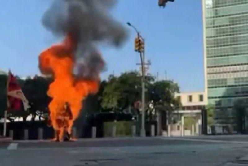 Ativista morre após atear fogo ao próprio corpo em frente à sede da ONU