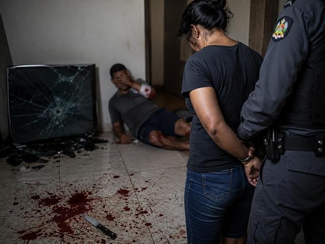 Boa Esperança do Norte: Mulher é presa após “meter a faca” no marido que lhe agrediu e quebrou a TV