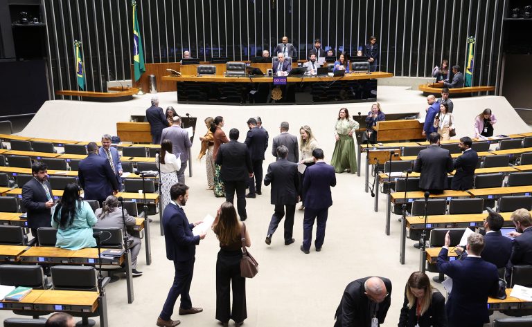 Câmara aprova projeto que proíbe cobrança de tarifa mínima em serviços de água e esgoto