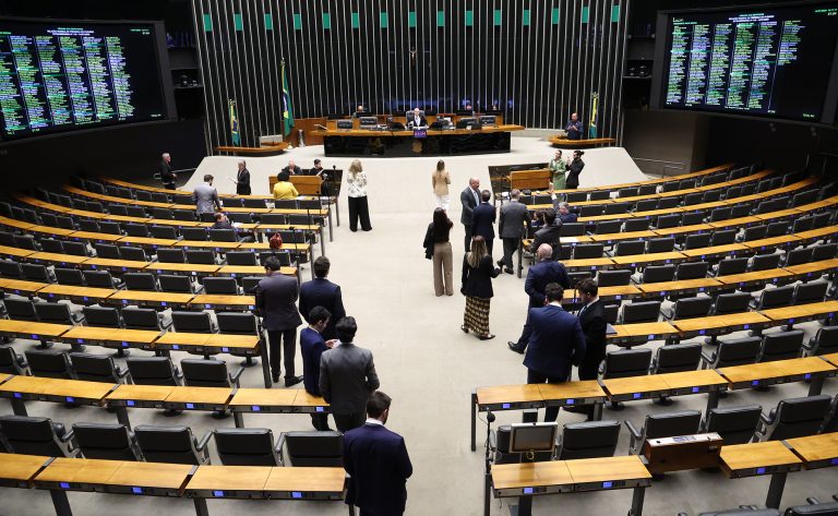 Câmara pode votar mudanças no Código Penal e suspensão de habilitação por abandono de animais