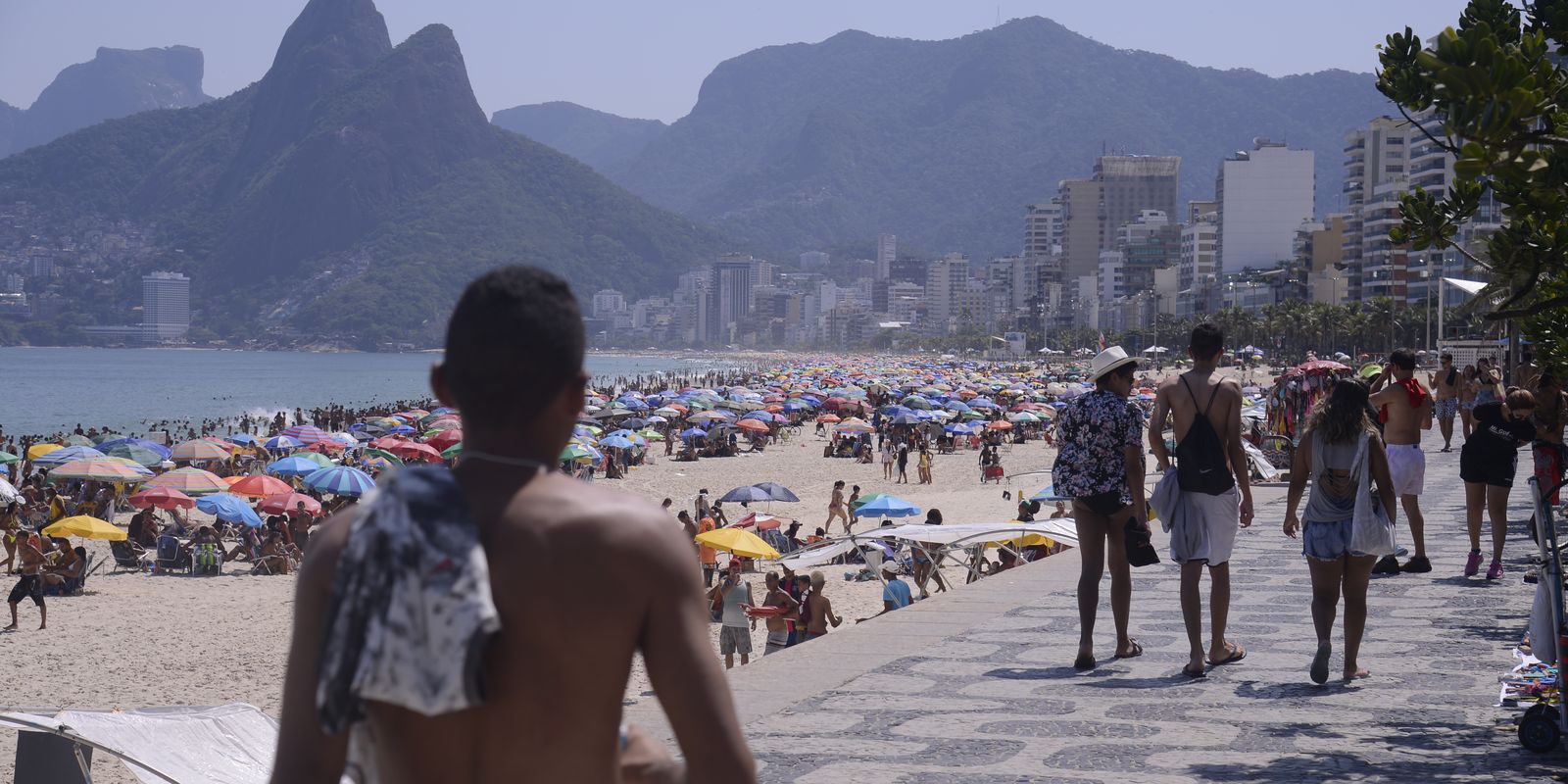 CNDH condena o Programa Tolerância Zero contra ambulantes no Rio