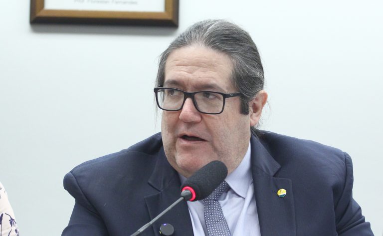 Comissão aprova Política Nacional de Educação e Combate à Evasão Escolar